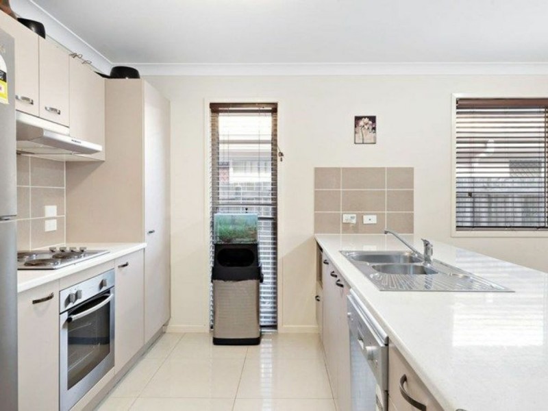 27 Diane Parade, Kallangur QLD 4503