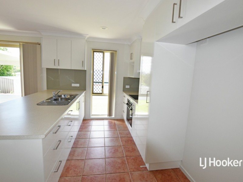 40 Washbrook Crescent, Petrie QLD 4502