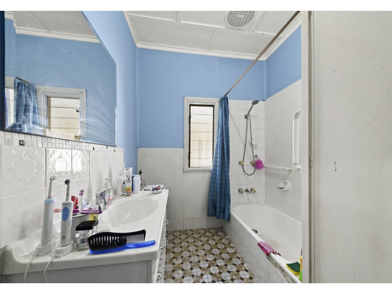 75 Victoria Avenue, Woody Point QLD 4019