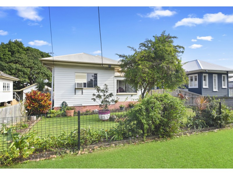 75 Victoria Avenue, Woody Point QLD 4019