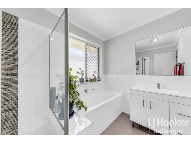 8 Adam Court, Kallangur QLD 4503