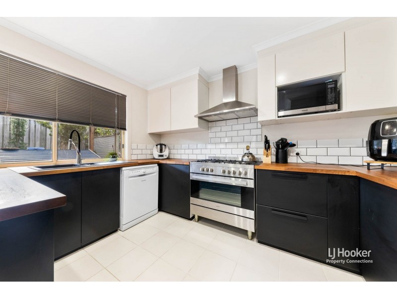 6 Theten Court, Kallangur QLD 4503