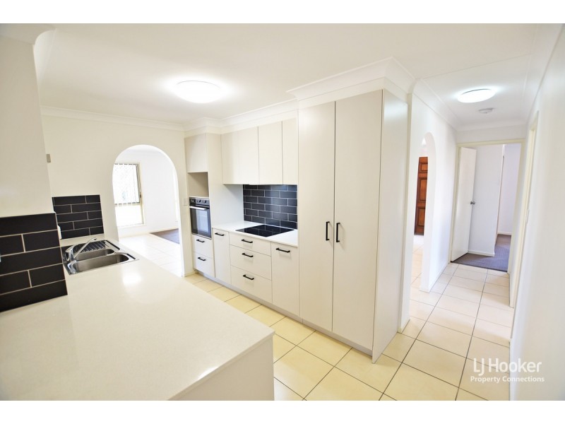 8 Cognac Court, Petrie QLD 4502