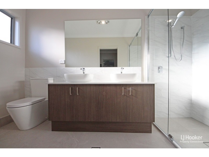 16 Golden Road, Morayfield QLD 4506