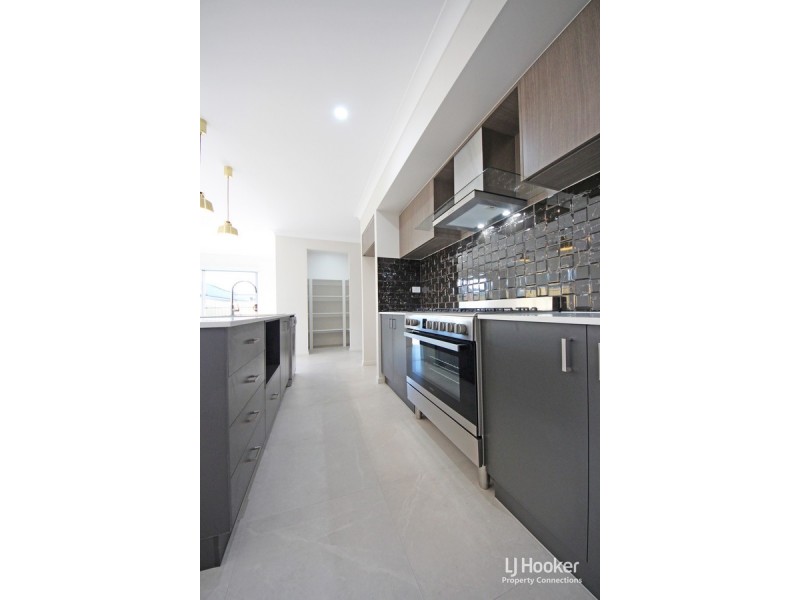16 Golden Road, Morayfield QLD 4506