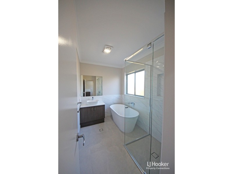 16 Golden Road, Morayfield QLD 4506