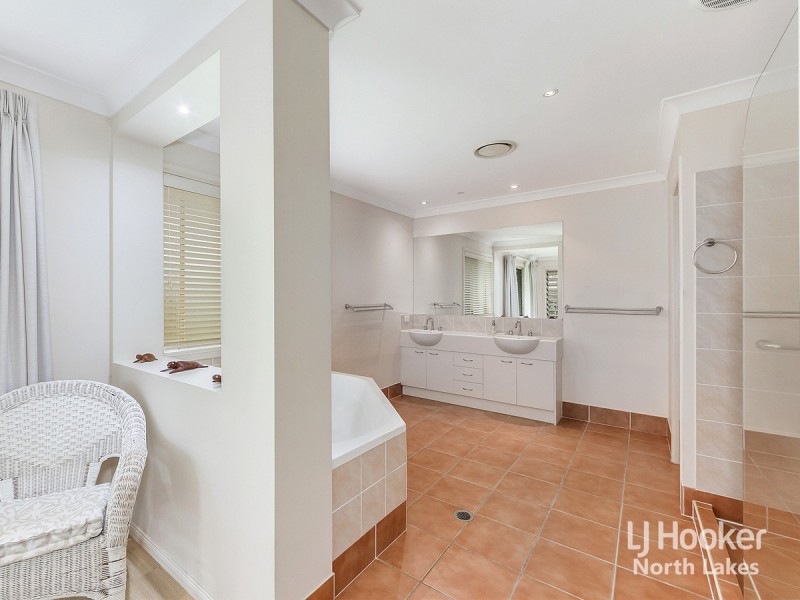 102 Copeland Drive, North Lakes QLD 4509