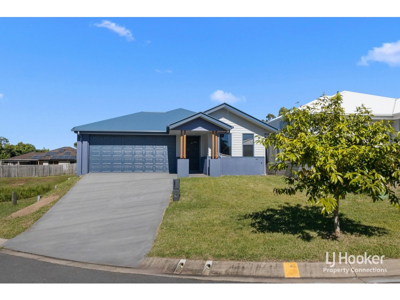 18 Emerald Place, Kallangur QLD 4503