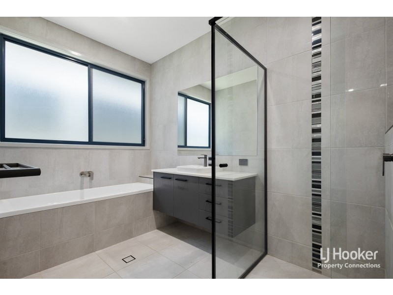 18 Emerald Place, Kallangur QLD 4503