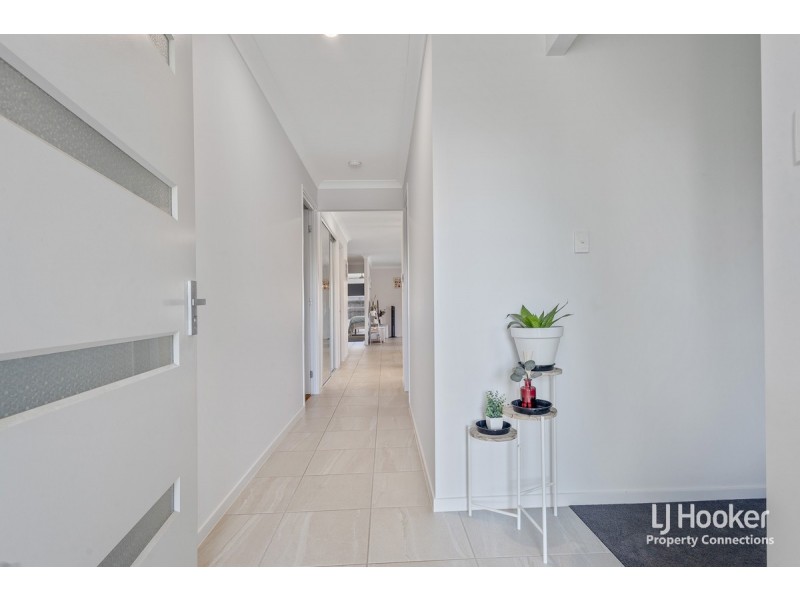 25 Denham Crescent, North Lakes QLD 4509