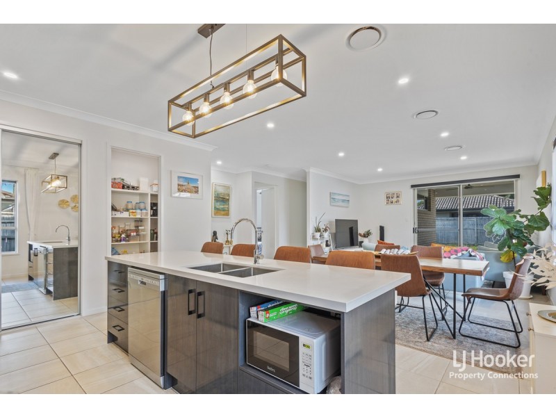 25 Denham Crescent, North Lakes QLD 4509