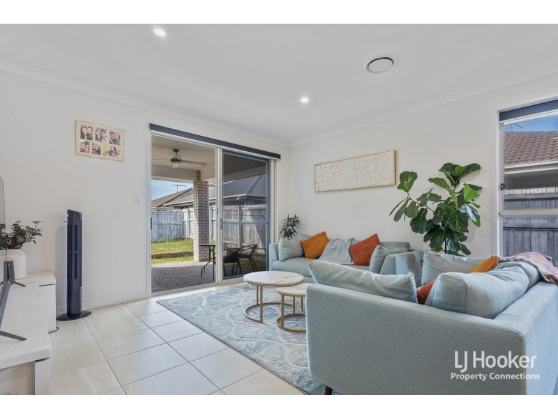 25 Denham Crescent, North Lakes QLD 4509