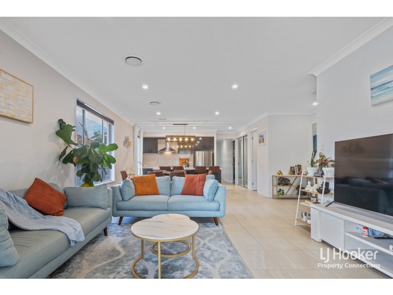 25 Denham Crescent, North Lakes QLD 4509