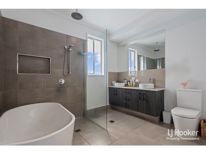 25 Denham Crescent, North Lakes QLD 4509