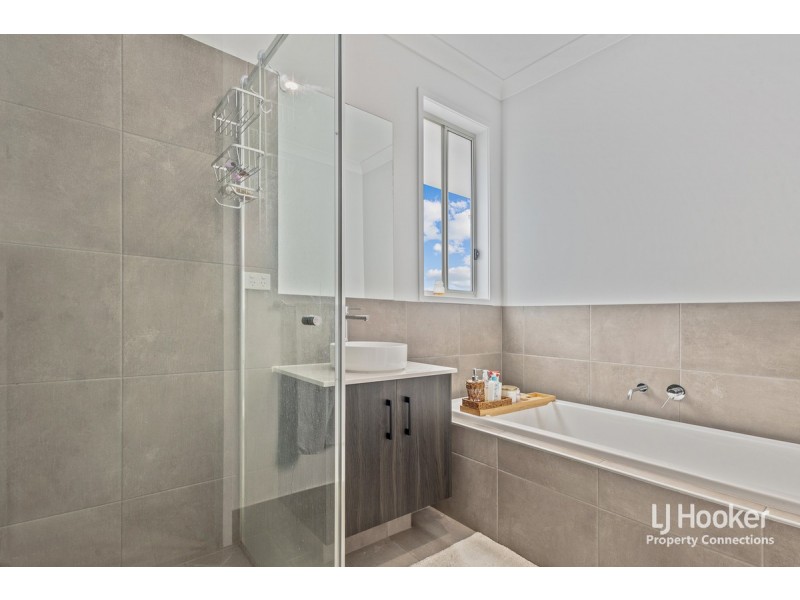 25 Denham Crescent, North Lakes QLD 4509
