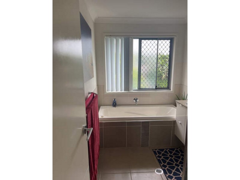 1/18 Birchgrove Crescent, Kallangur QLD 4503