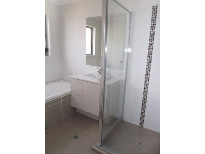 2/18 Birchgrove Crescent, Kallangur QLD 4503