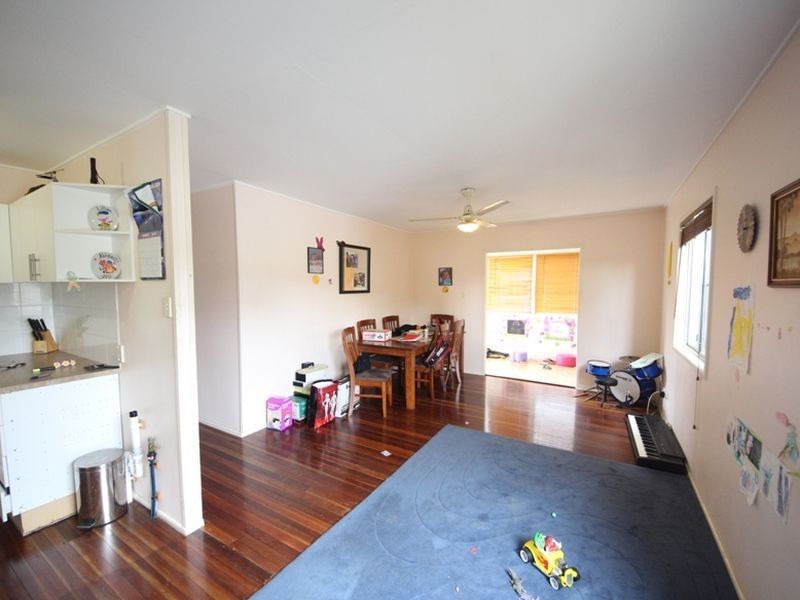 42 Andrew Street, Kallangur QLD 4503