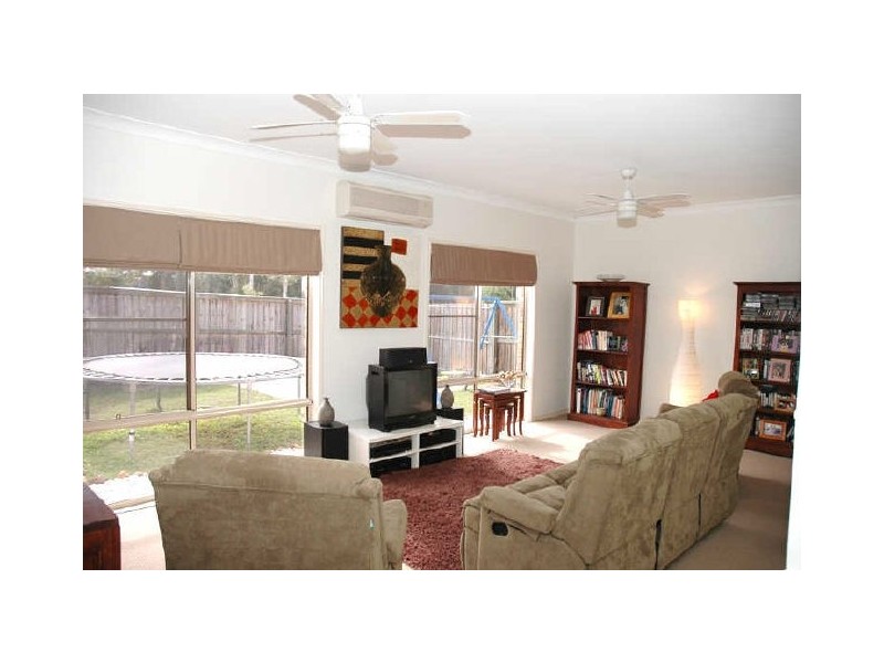 8 Peron Crescent, North Lakes QLD 4509