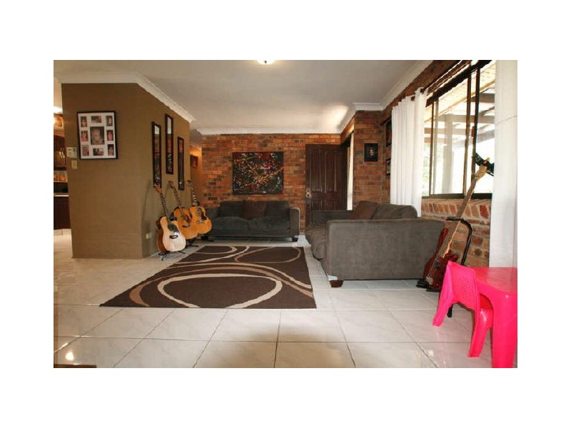 2 Water Street, Kallangur QLD 4503