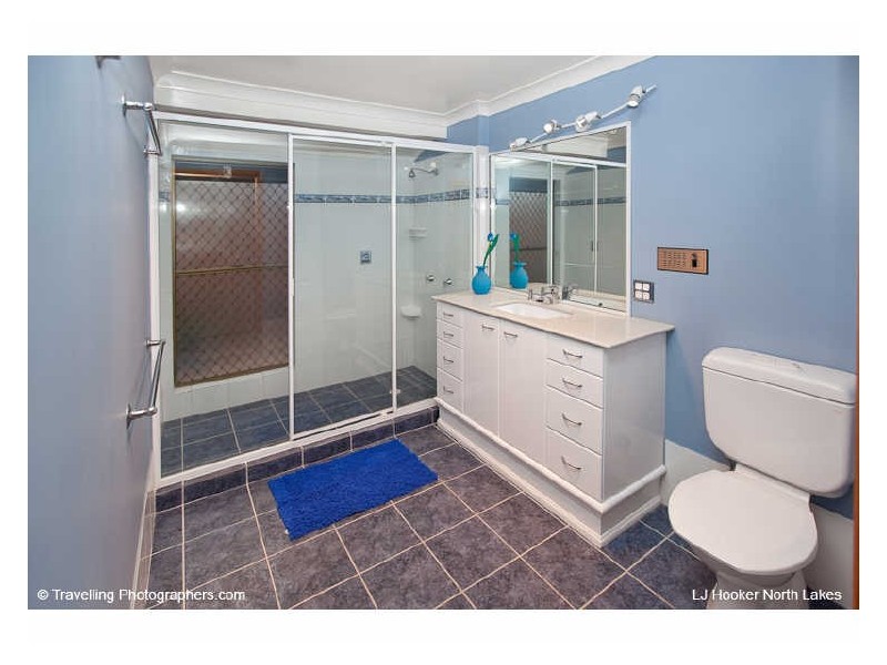 12 Eucalyptus Place, Albany Creek QLD 4035