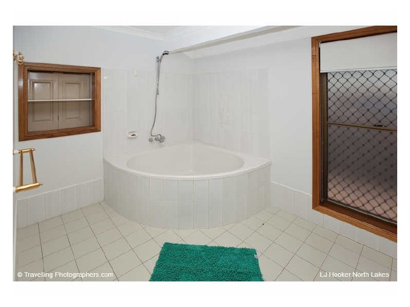 12 Eucalyptus Place, Albany Creek QLD 4035