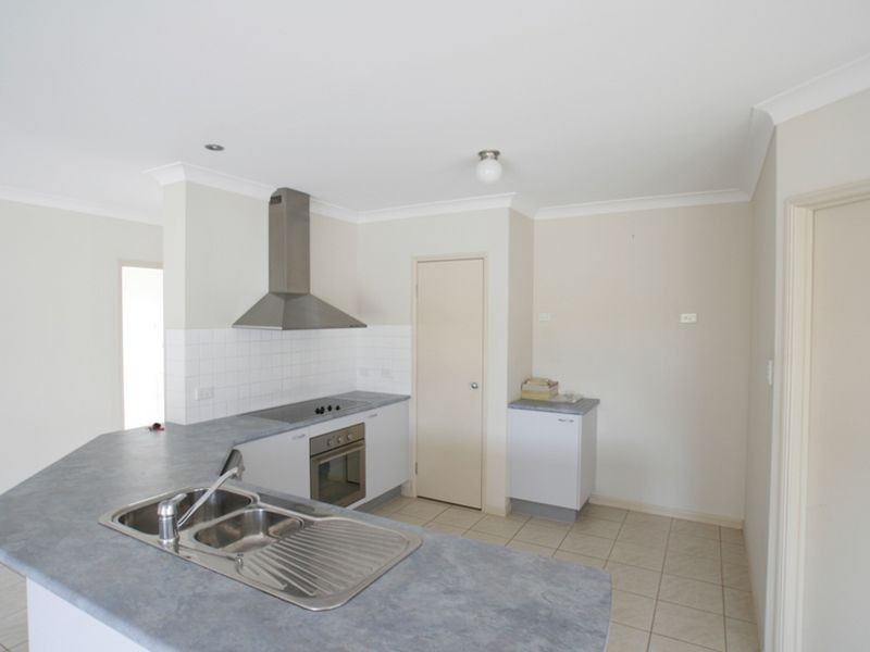 6 Dotterel Crescent, North Lakes QLD 4509