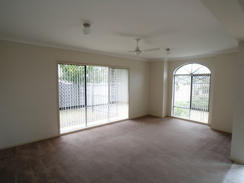 6 Dotterel Crescent, North Lakes QLD 4509