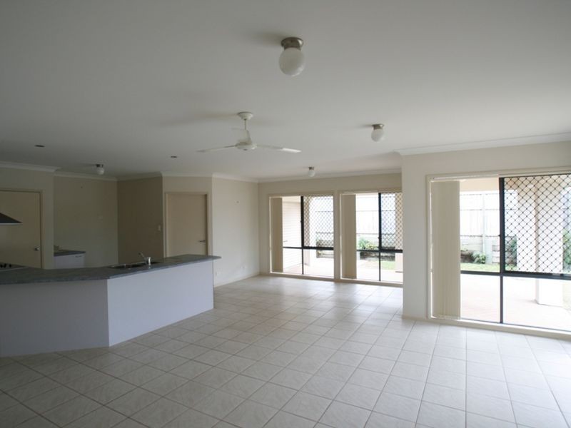 6 Dotterel Crescent, North Lakes QLD 4509