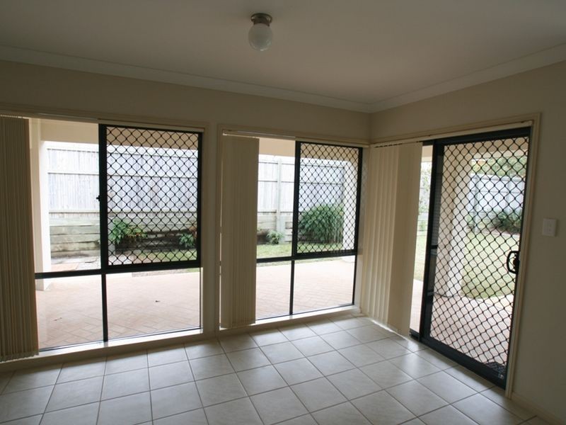 6 Dotterel Crescent, North Lakes QLD 4509