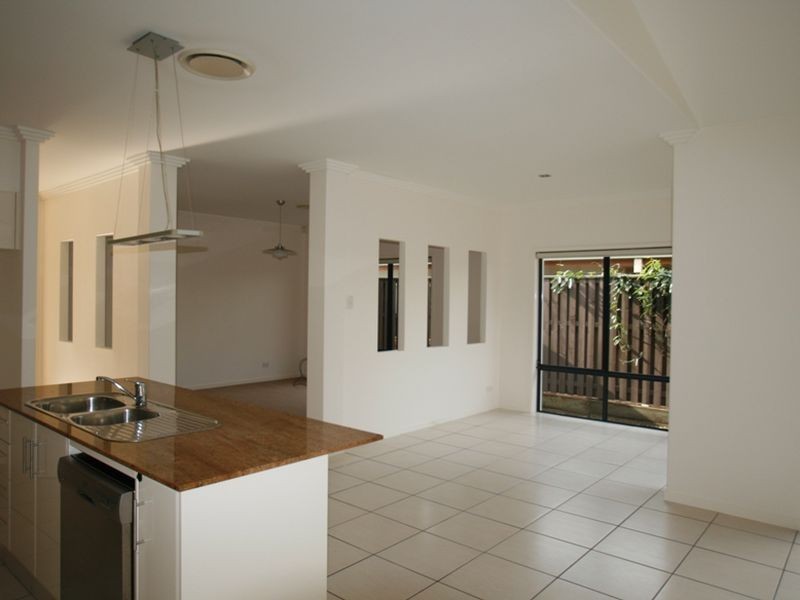 30 Peron Crescent, North Lakes QLD 4509