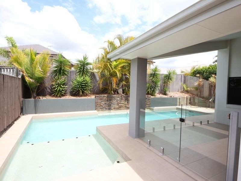 30 Peron Crescent, North Lakes QLD 4509