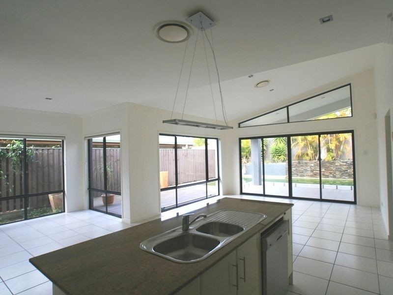 30 Peron Crescent, North Lakes QLD 4509
