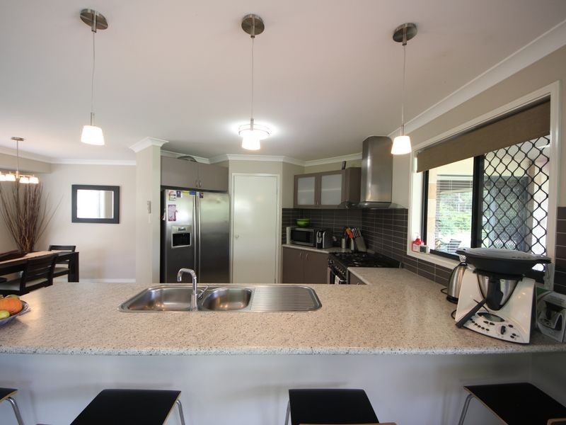 8 Lucy Court, Narangba QLD 4504