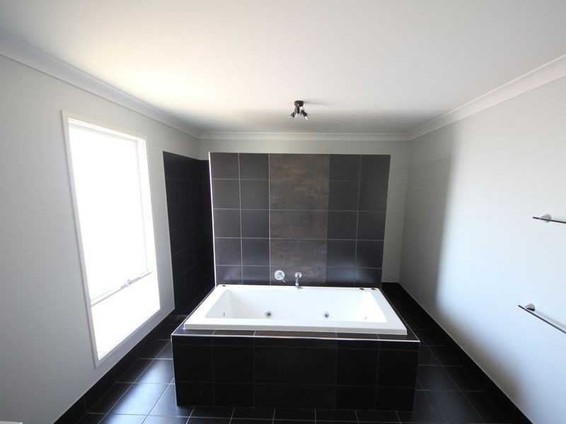 4 Vanilla Ave, Griffin QLD 4503