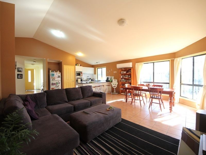 8 McNiven Court, North Lakes QLD 4509