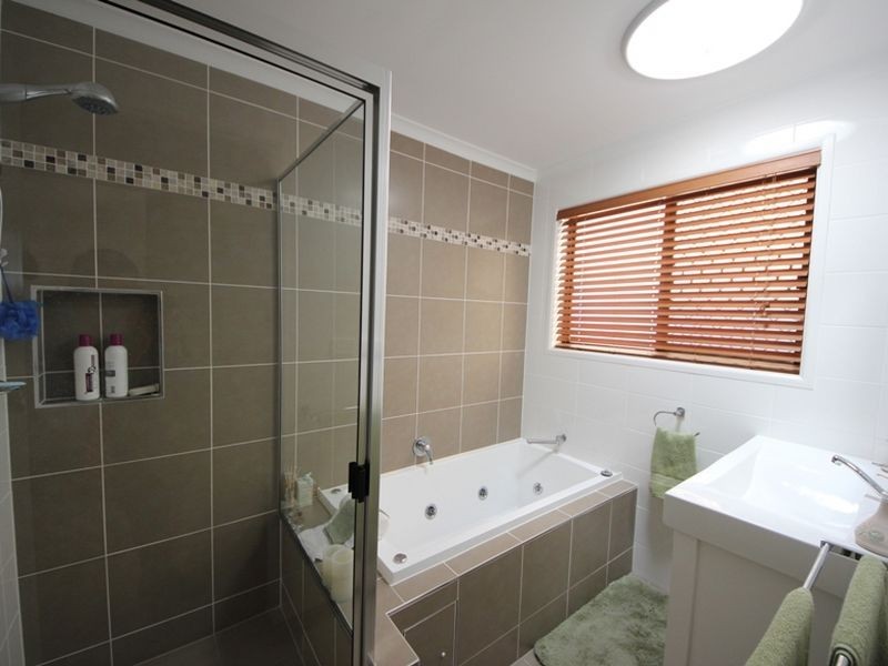6 Swan Court, Kallangur QLD 4503