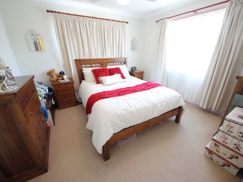 28 Alexander Ave, Kallangur QLD 4503