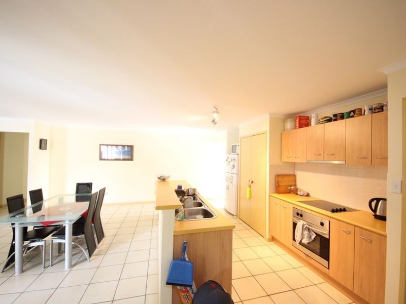 2 Beakey Close, Petrie QLD 4502