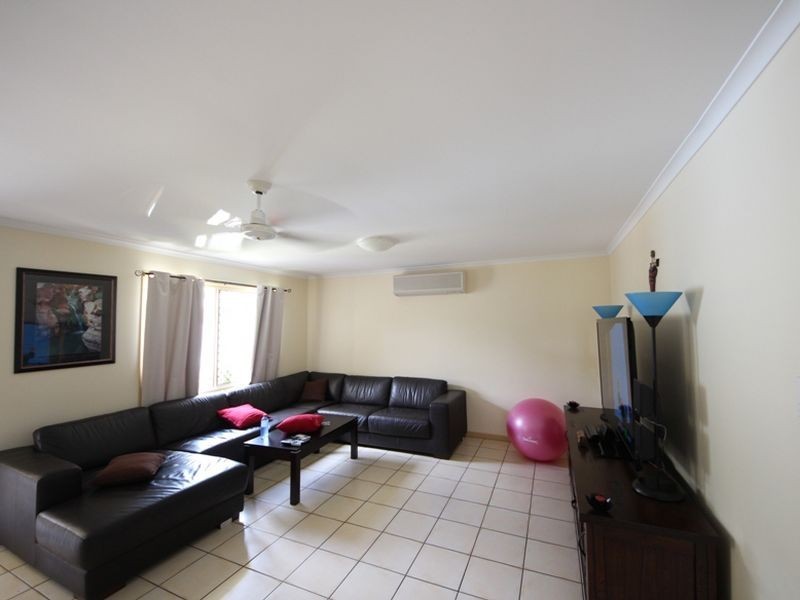 2 Beakey Close, Petrie QLD 4502
