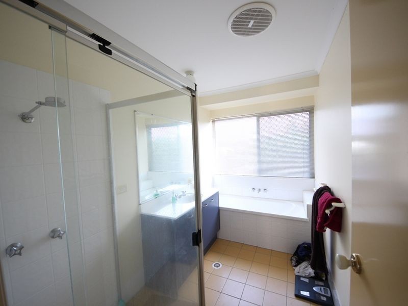 2 Beakey Close, Petrie QLD 4502