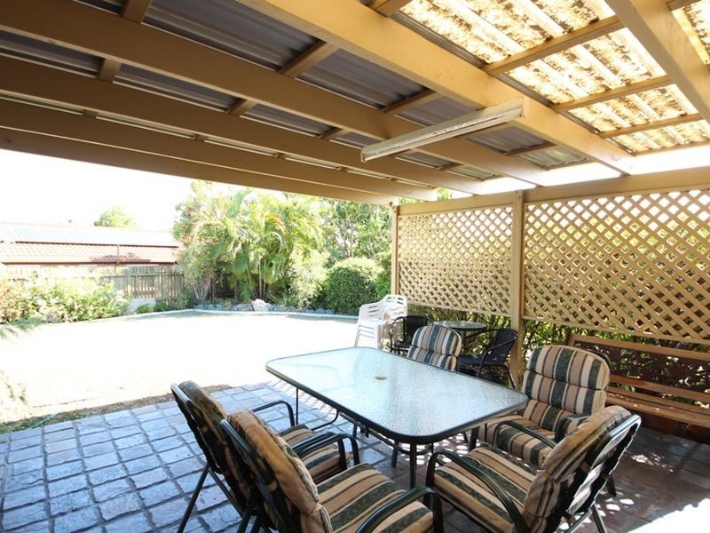 8 Frangipani Court, Kallangur QLD 4503