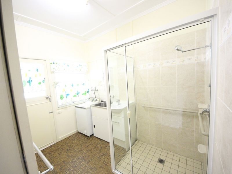 5 Tandoor Drive, Petrie QLD 4502