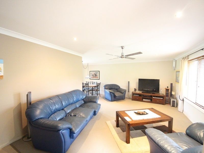 12 Pandanus Court, Kallangur QLD 4503