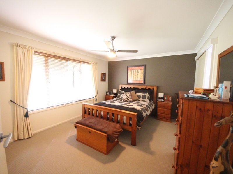 12 Pandanus Court, Kallangur QLD 4503