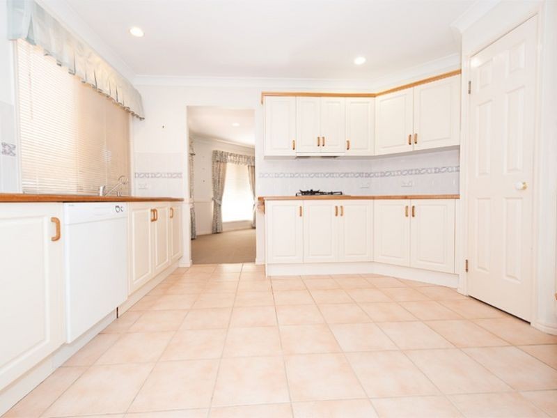 8 Mohr Court, Petrie QLD 4502