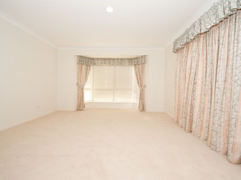 8 Mohr Court, Petrie QLD 4502