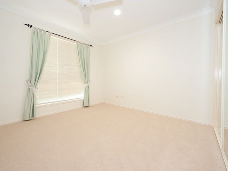 8 Mohr Court, Petrie QLD 4502