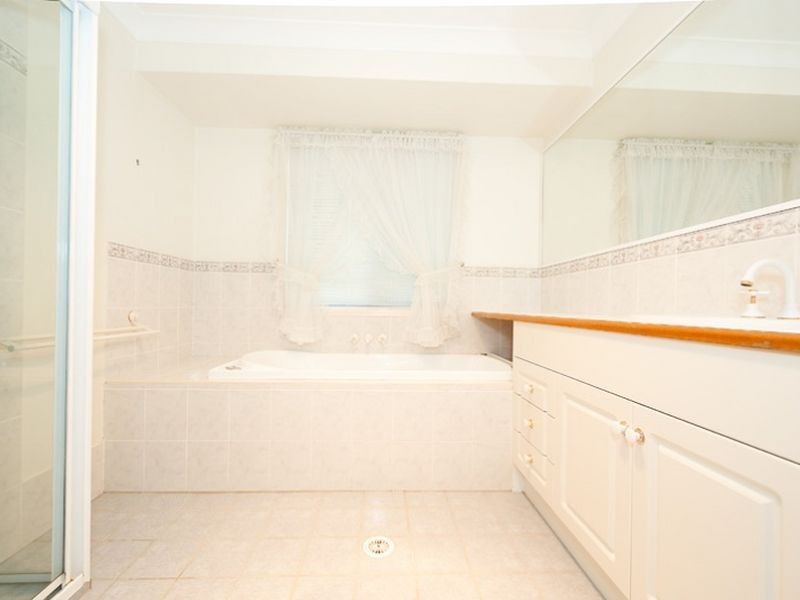 8 Mohr Court, Petrie QLD 4502