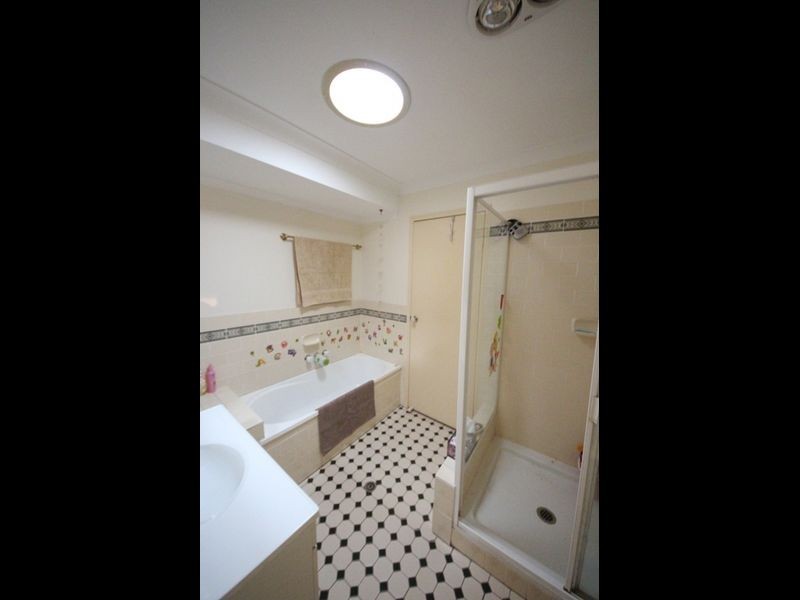 7 Theten Court, Kallangur QLD 4503